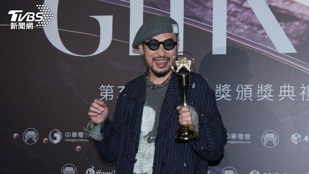 金曲35/最扯演出事故!熱狗無奈下跪道歉 主辦單位緊急回應了