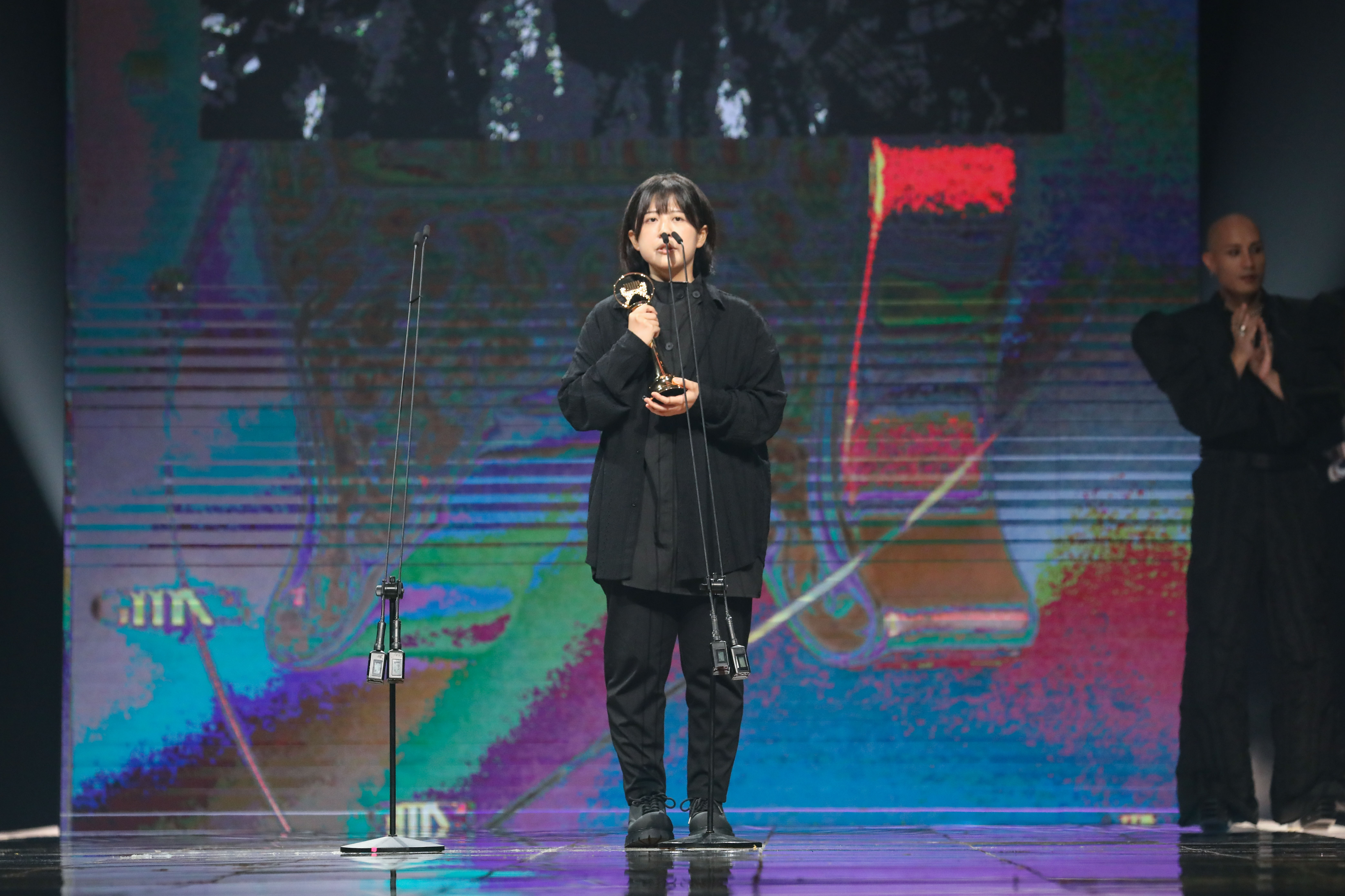金曲35/草東沒有派對狂掃3獎!經紀人撞臉「憂憂」意外成亮點