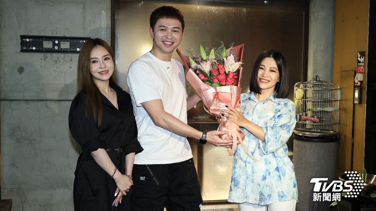 杜忻恬（左起）、李子森到場祝賀黃妃封后。（圖／張哲鳴攝）