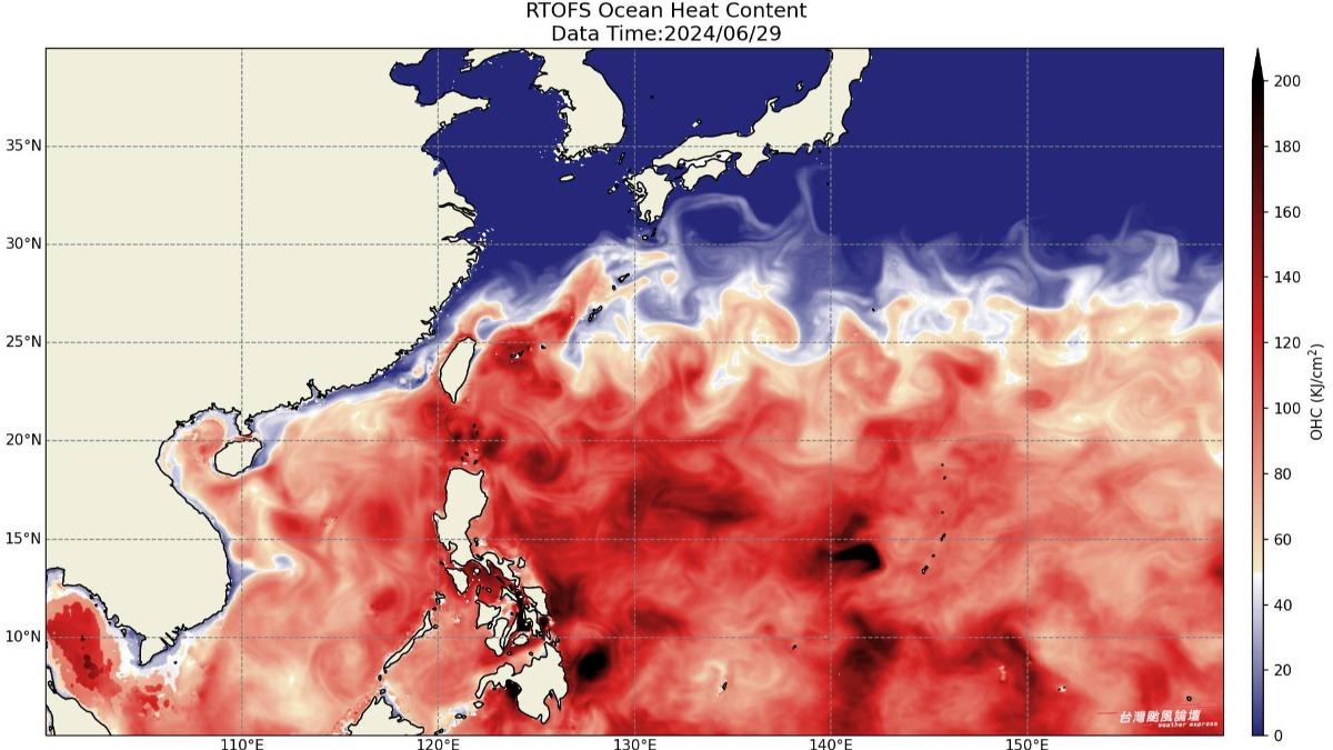 台灣颱風論壇分享海水熱焓量、暖水層的厚度圖。（圖／翻攝自台灣颱風論壇｜天氣特急臉書）