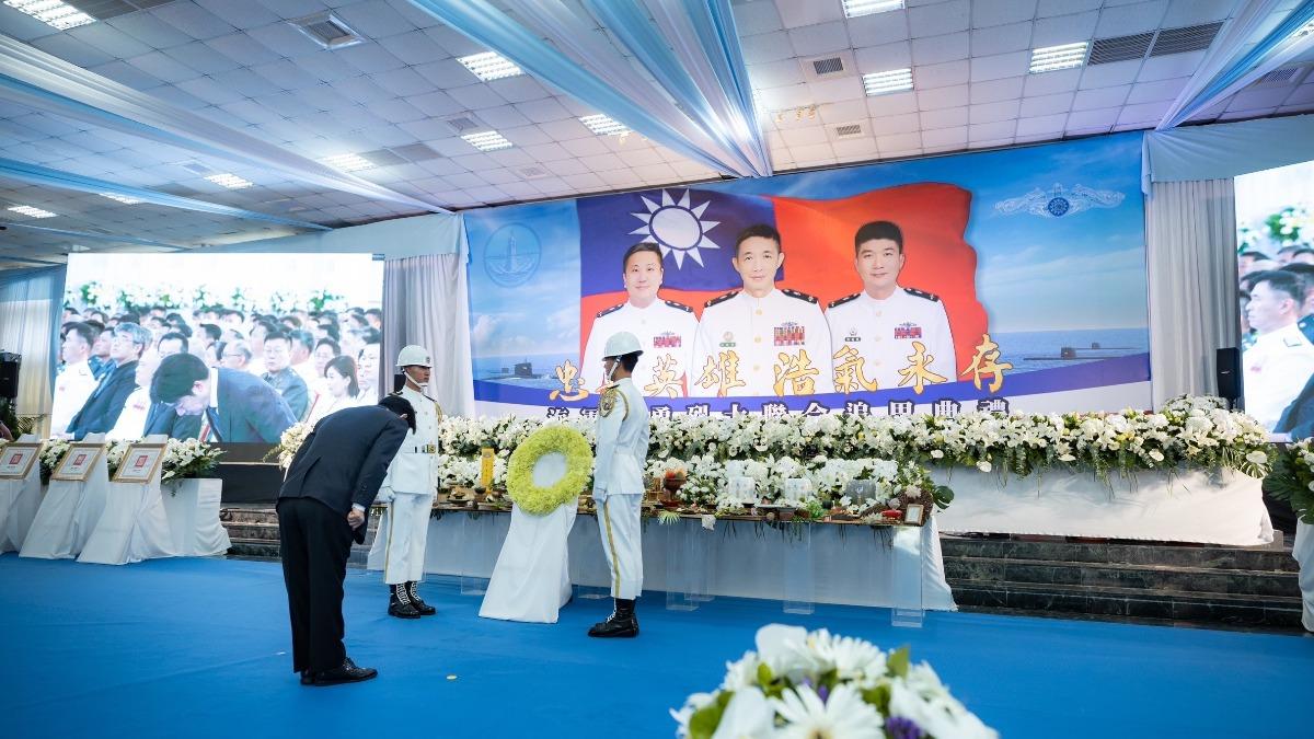 表彰海虎軍艦殉職士官長,總統賴清德今親頒褒揚令。(圖/總統府提供)