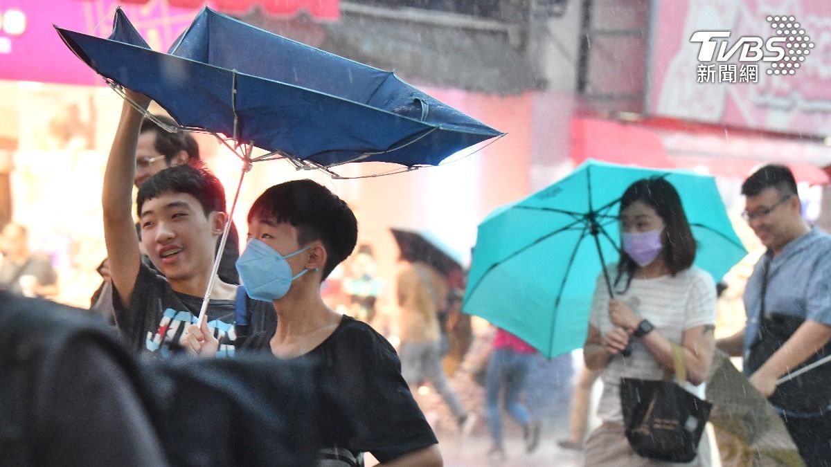 天氣/康芮遠離全台「這些地方」豪雨不斷 氣象署曝1日下午解除陸警