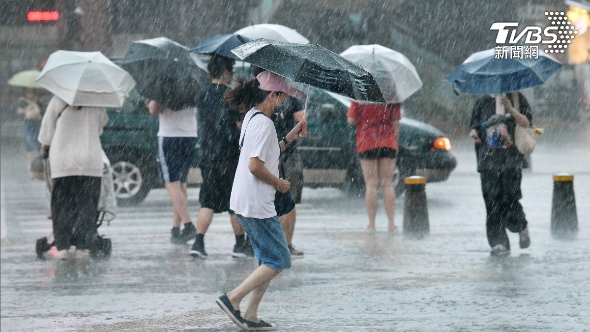 天氣/今熱如夏「最高溫飆35度」!明鋒面挾強對流 雷雨開炸