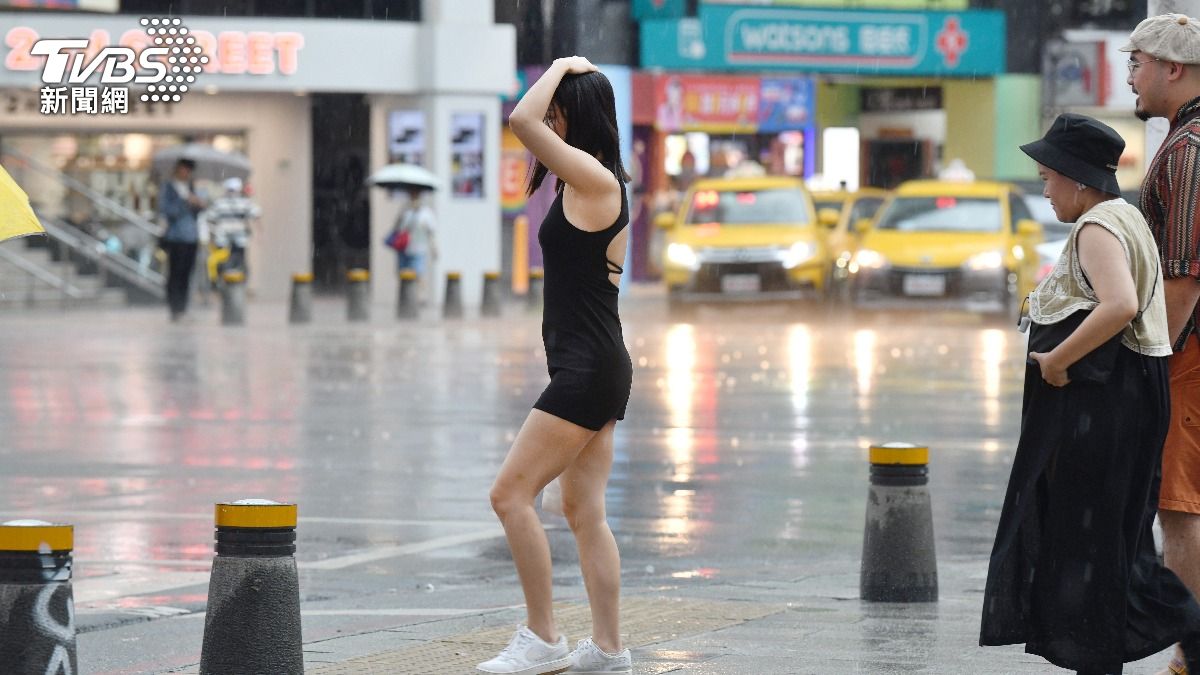 下雨不想鞋襪濕!一票人穿「這款拖鞋」 醫警告:慘滑倒摔傷