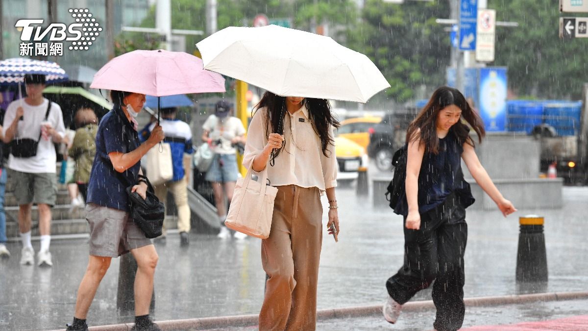 天氣/今北部降至21度!大雨侵襲伴東北季風 台北宜蘭雨勢擴