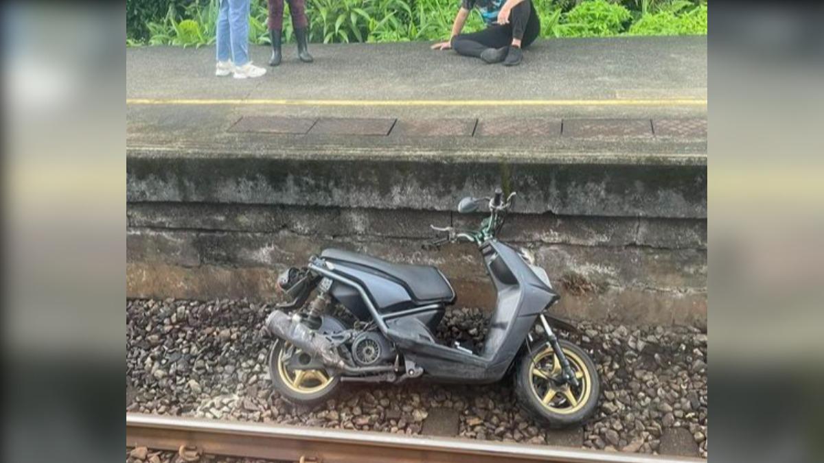 當自己家？騎機車闖月台「連人帶車」掉鐵軌　遭自強號撞上