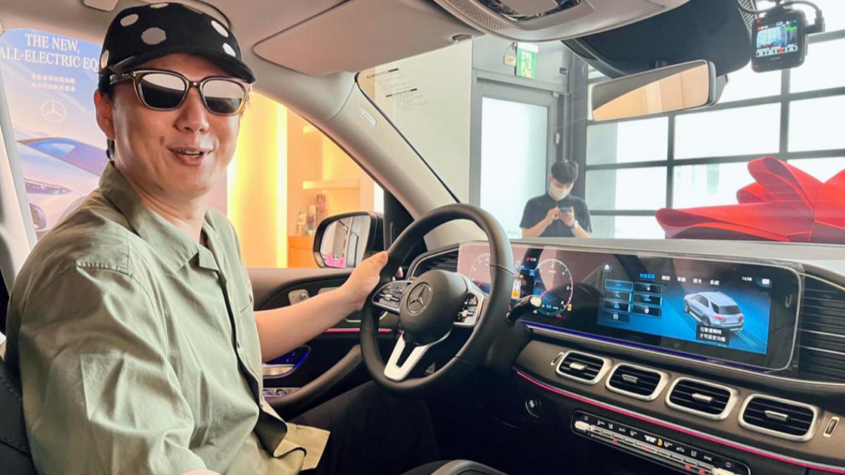 耳朵相當敏銳的蕭煌奇,在選擇車輛時,特別重視所有會發出聲音的部位。(圖/ 翻攝自蕭煌奇臉書)