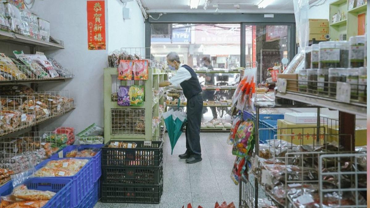 整間店裝潢大概就是30年前的零嘴店,相當低調樸實。(圖/美食好芃友提供)
