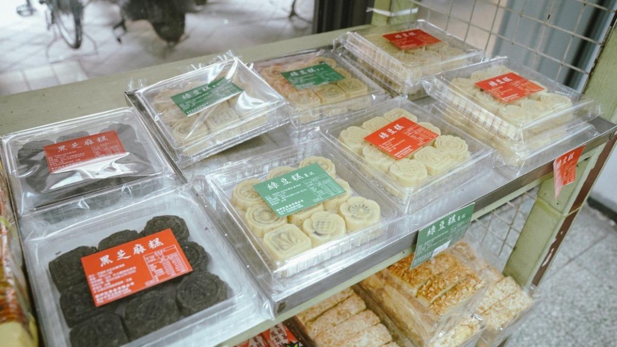 不少人喝台灣茶也會配著吃的芝麻糕、綠豆糕,這裡也有,每盒大約140~160元。(圖/美食好芃友提供)