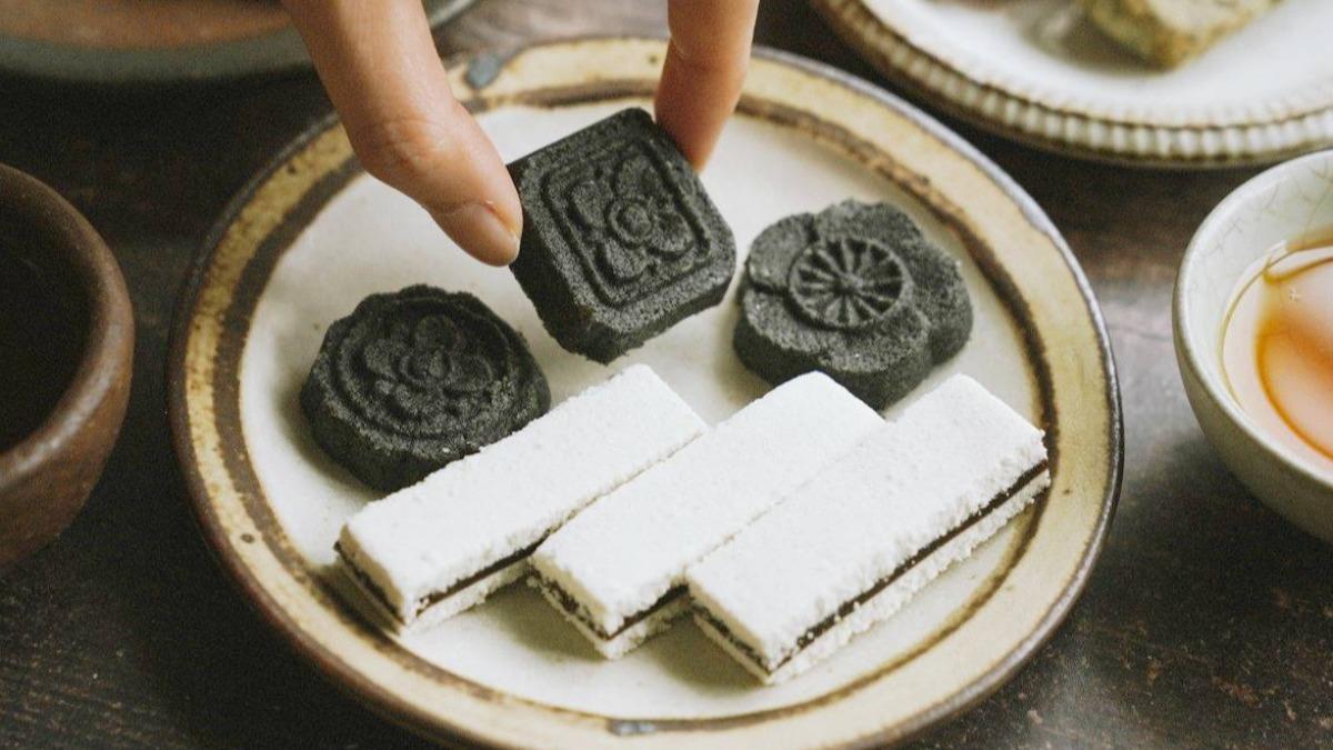 「芝麻糕」夠香且不會太乾,甜度也恰到好處;「棗泥糕」味道好,不過口感會稍乾一點。(圖/美食好芃友提供)
