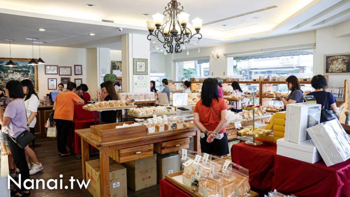 店內裝潢帶有歐式鄉村風感覺,麵包、蛋糕種類都非常豐富。(圖/Nana愛旅行札記提供)