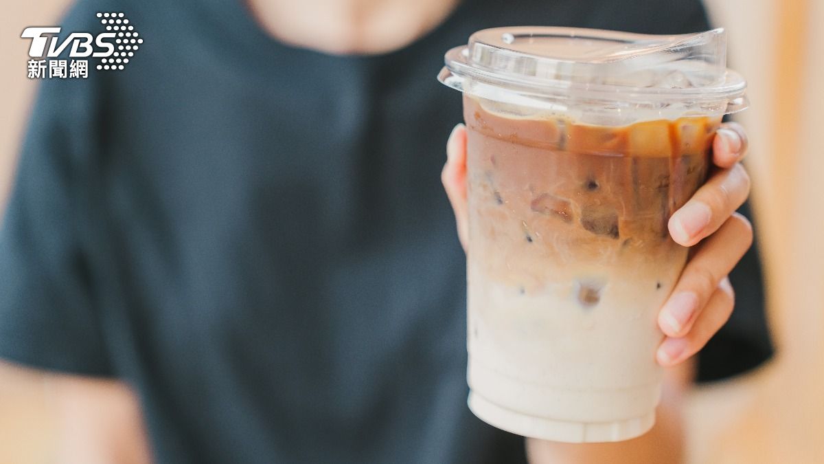 酷暑來杯冰咖啡提神!中醫師曝「1情況」 當心越喝越疲勞