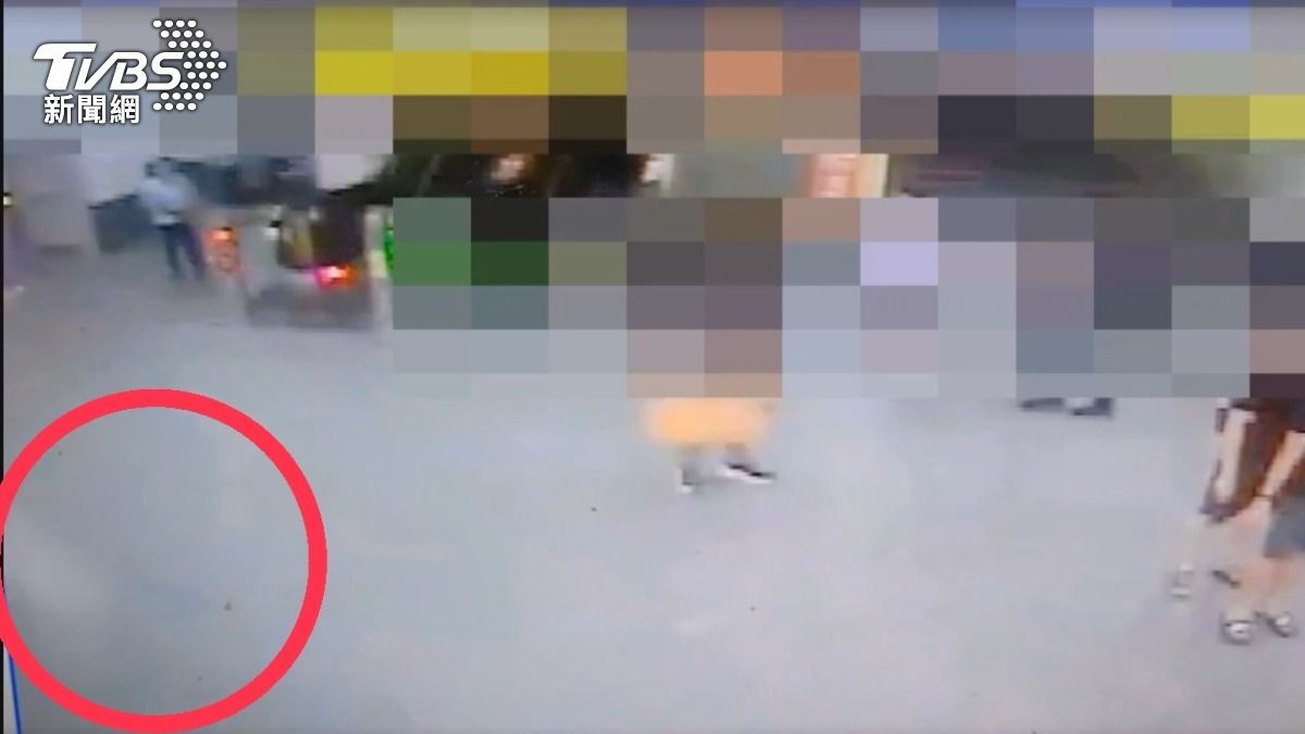 高雄捷運女「包包突燒成火球」冒出灰煙　竟是行動電源自燃