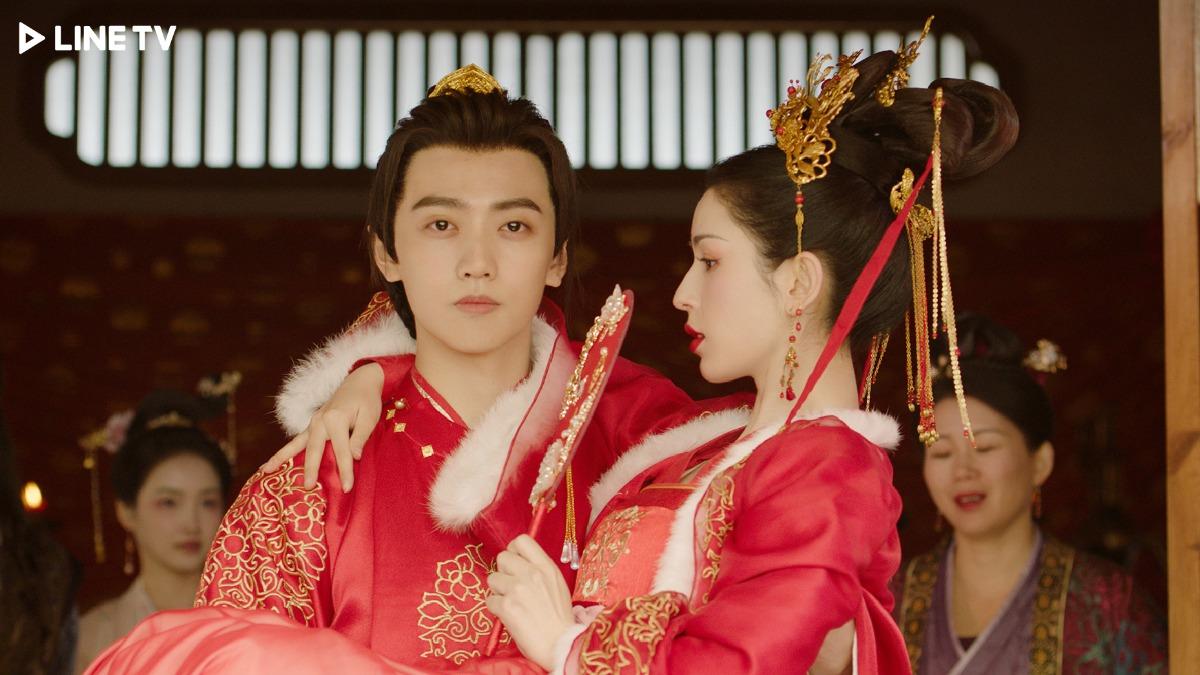 《曉朝夕》哈妮克孜(右)與焉栩嘉(左)CP感十足。(圖/LINE TV提供)