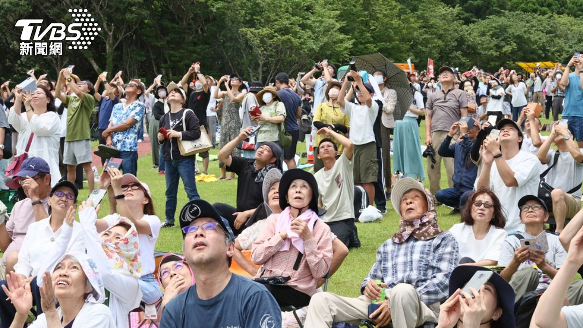 日本火箭發射民眾爭睹 地球觀測衛星「大地4號」成功上軌道