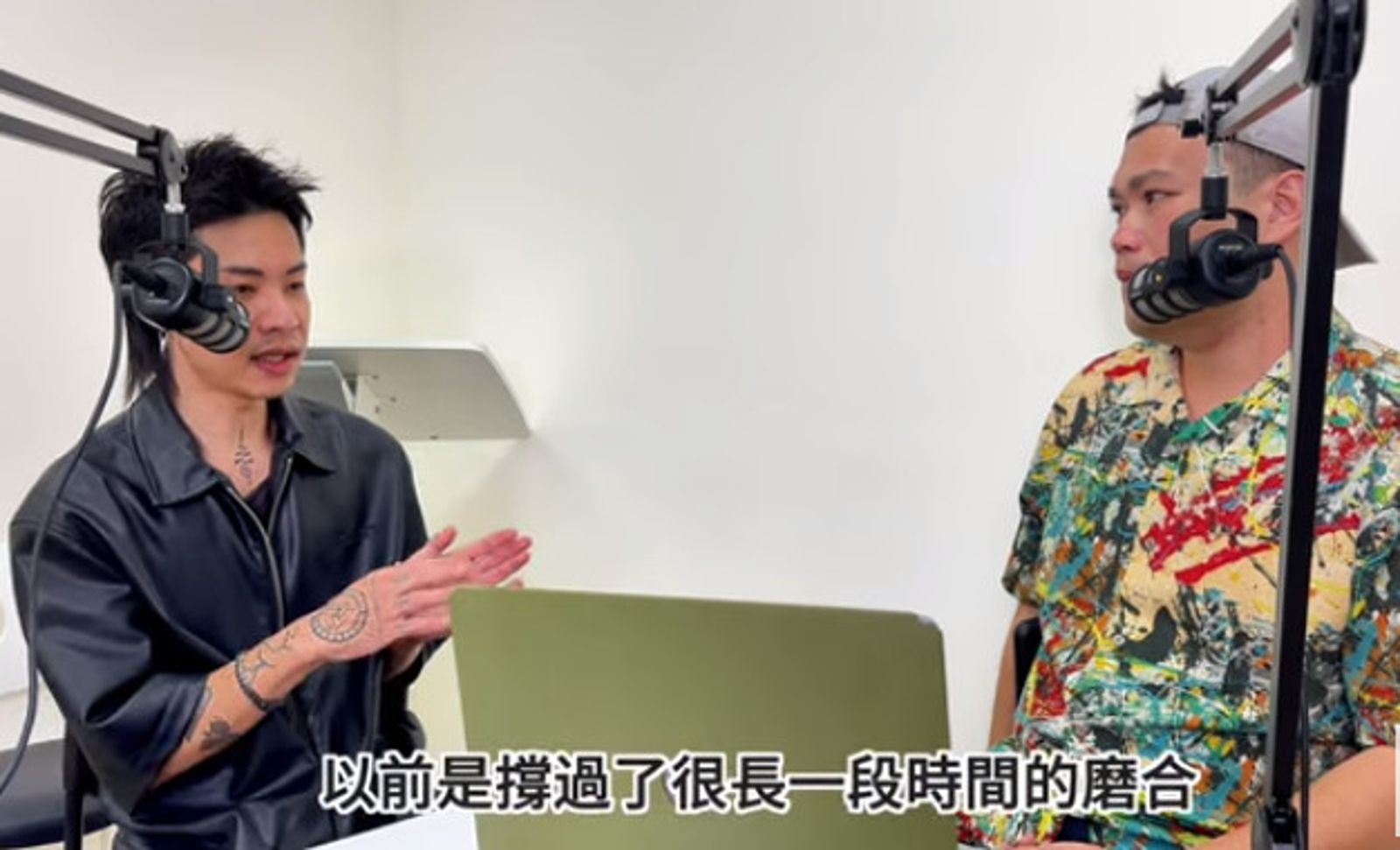 Nick接受網路節目專訪,闡述跨國結婚過程與內心想法,說明過程類似聯誼、相親。(翻攝YT頻道「搭妳嗎好啊」)