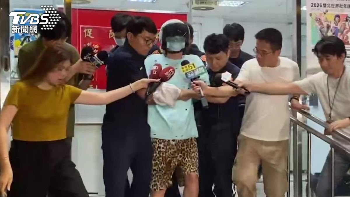 「我老婆是共諜」!狂男駕賓士車撞總統府 連律師都不理