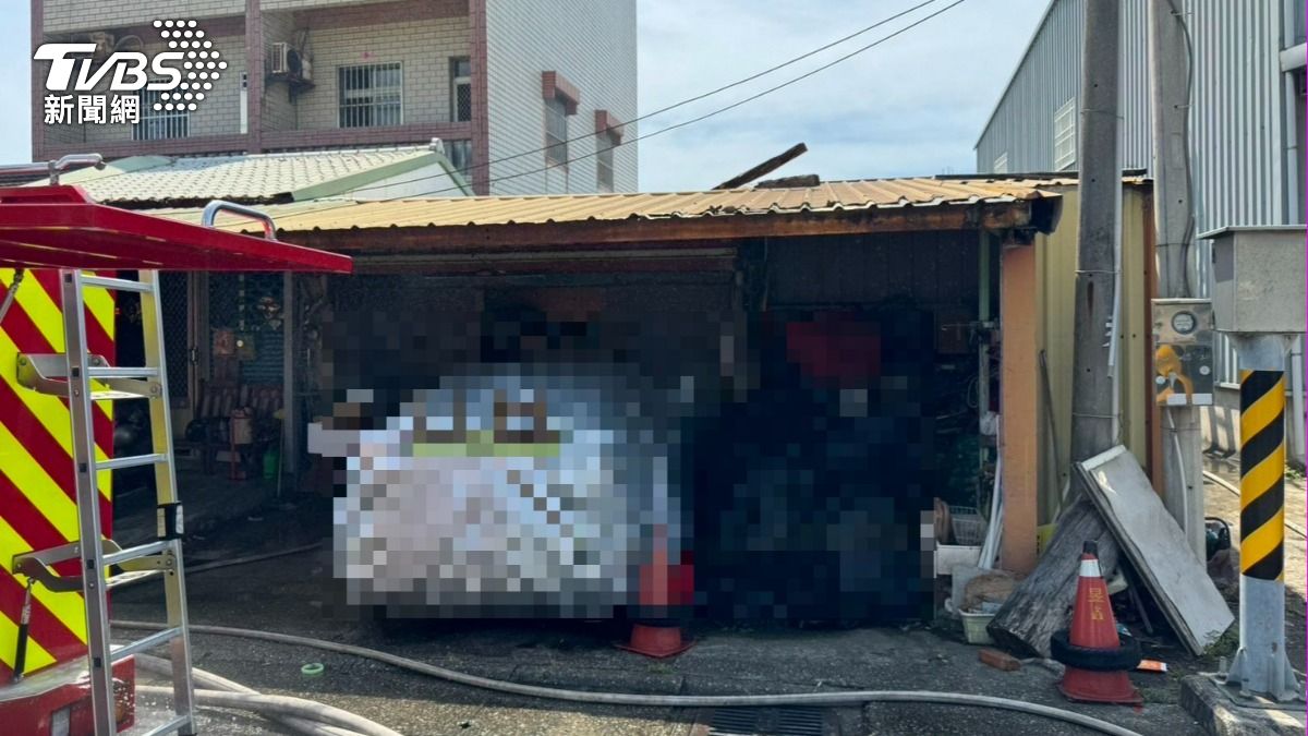 鐵皮屋在昨日下午也發生火災。(圖/TVBS)