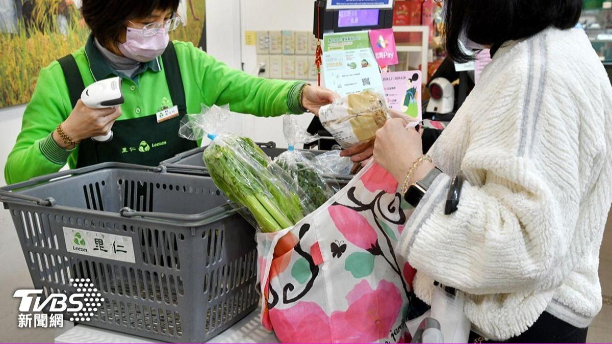 全台47處市場推廣民眾自備購物袋的減塑活動。（圖／胡瑞麒攝）