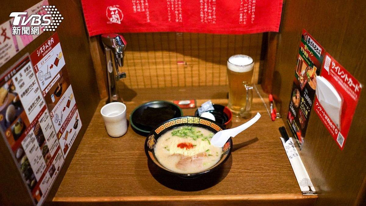 與今年1月2日的匯率相比，如今10萬新台幣換成日圓可以多吃超過37碗一蘭拉麵。（示意圖／達志影像shutterstock）