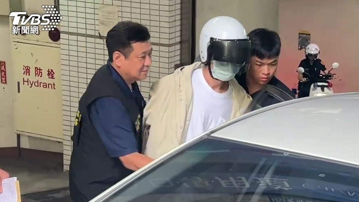 快訊/富二代「賓士車撞總統府」 檢方訊後20萬交保