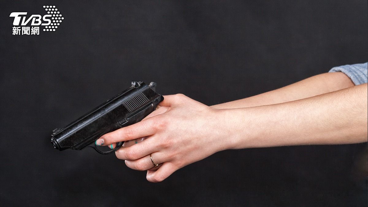 岡薩雷斯被歹徒從後方近距離朝頭部射擊。（示意圖，非當事人／達志影像shutterstock）