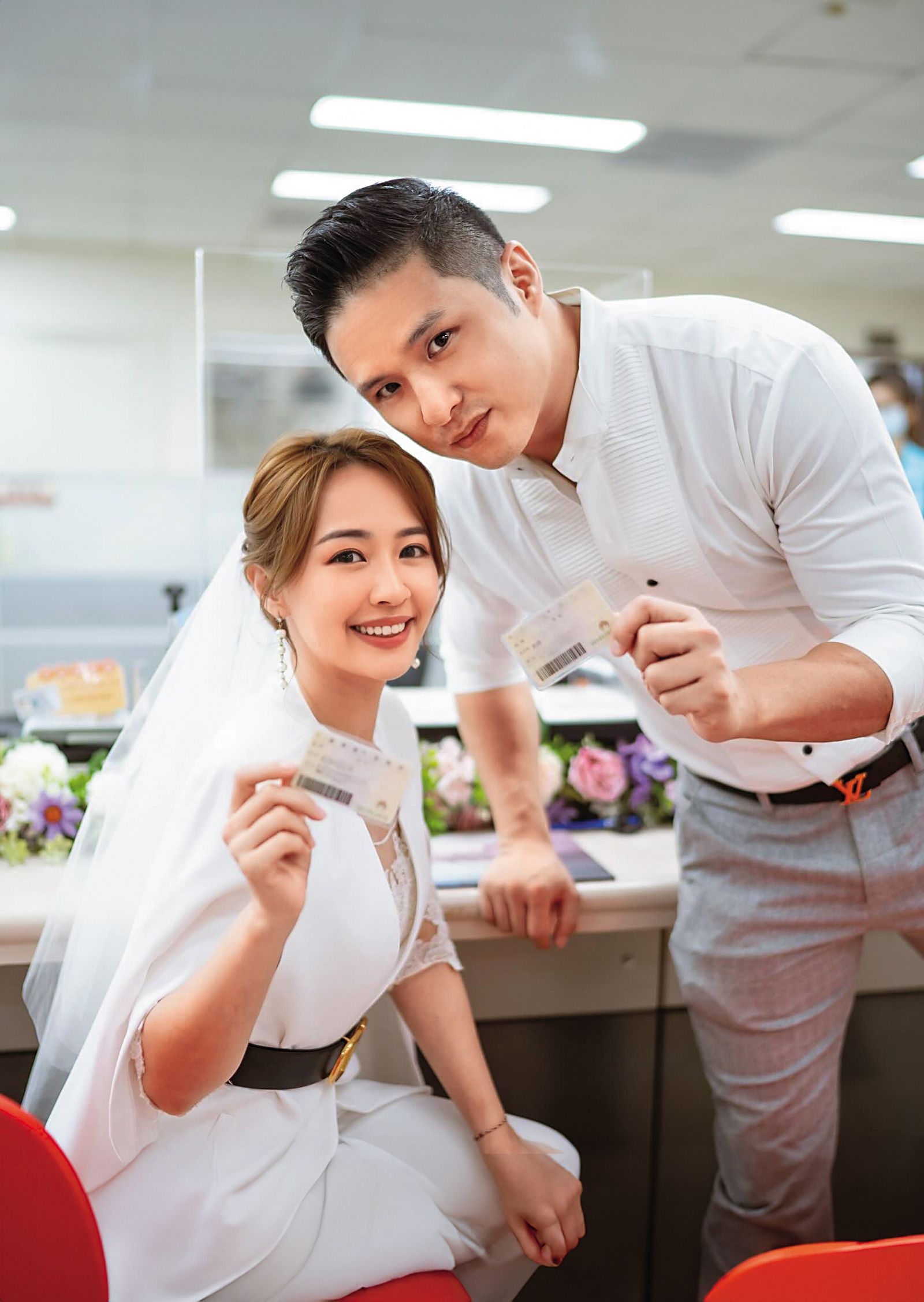賴薇如（左）與老公邱樂偉（右）相戀7年，兩人年初登記結婚。（圖／翻攝自賴薇如臉書）