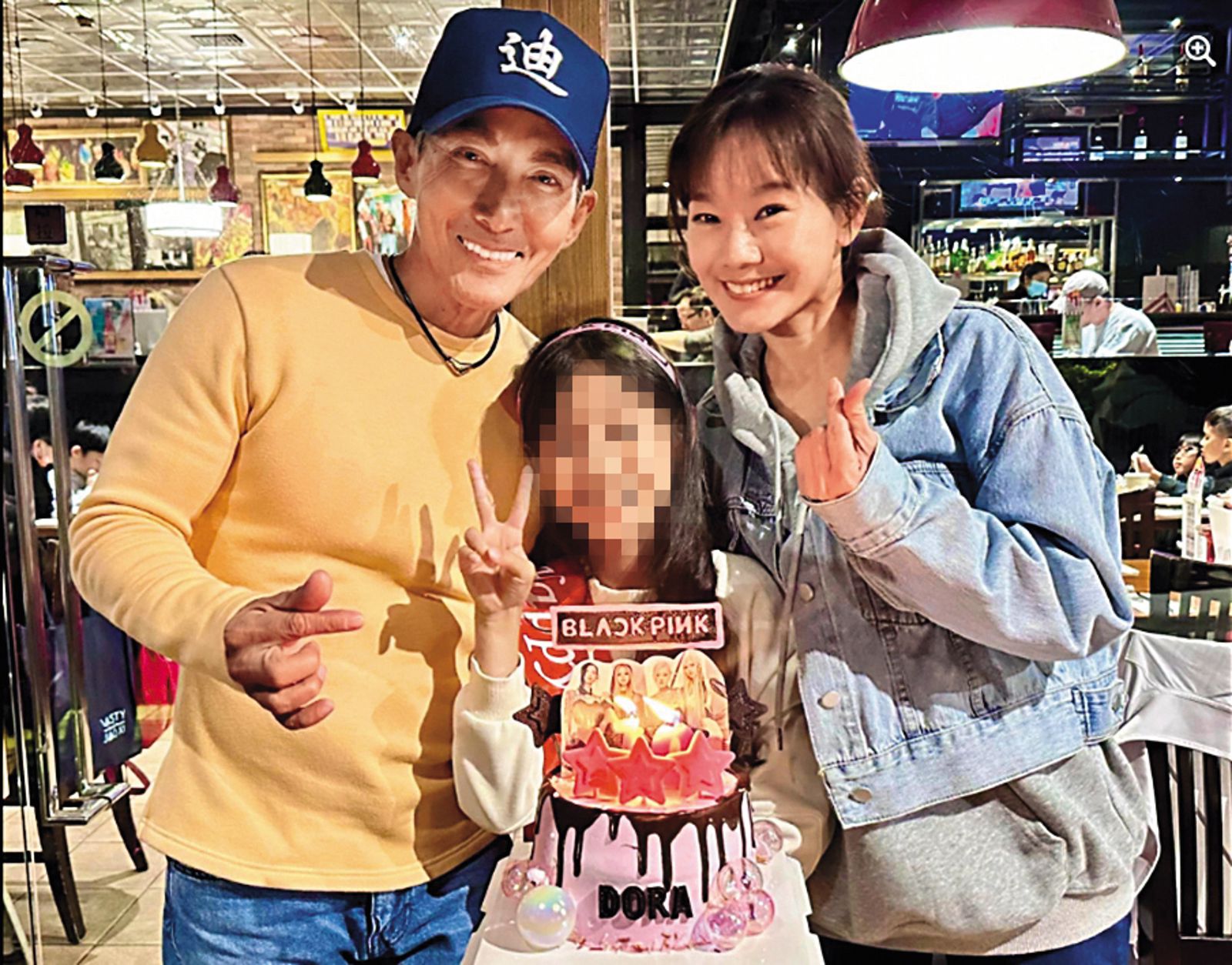 去年4月幫女兒拉拉慶生後，潘若迪（左）與老婆Kiki（右）一家三口同框畫面就再也沒看過。（圖／翻攝自臉書）