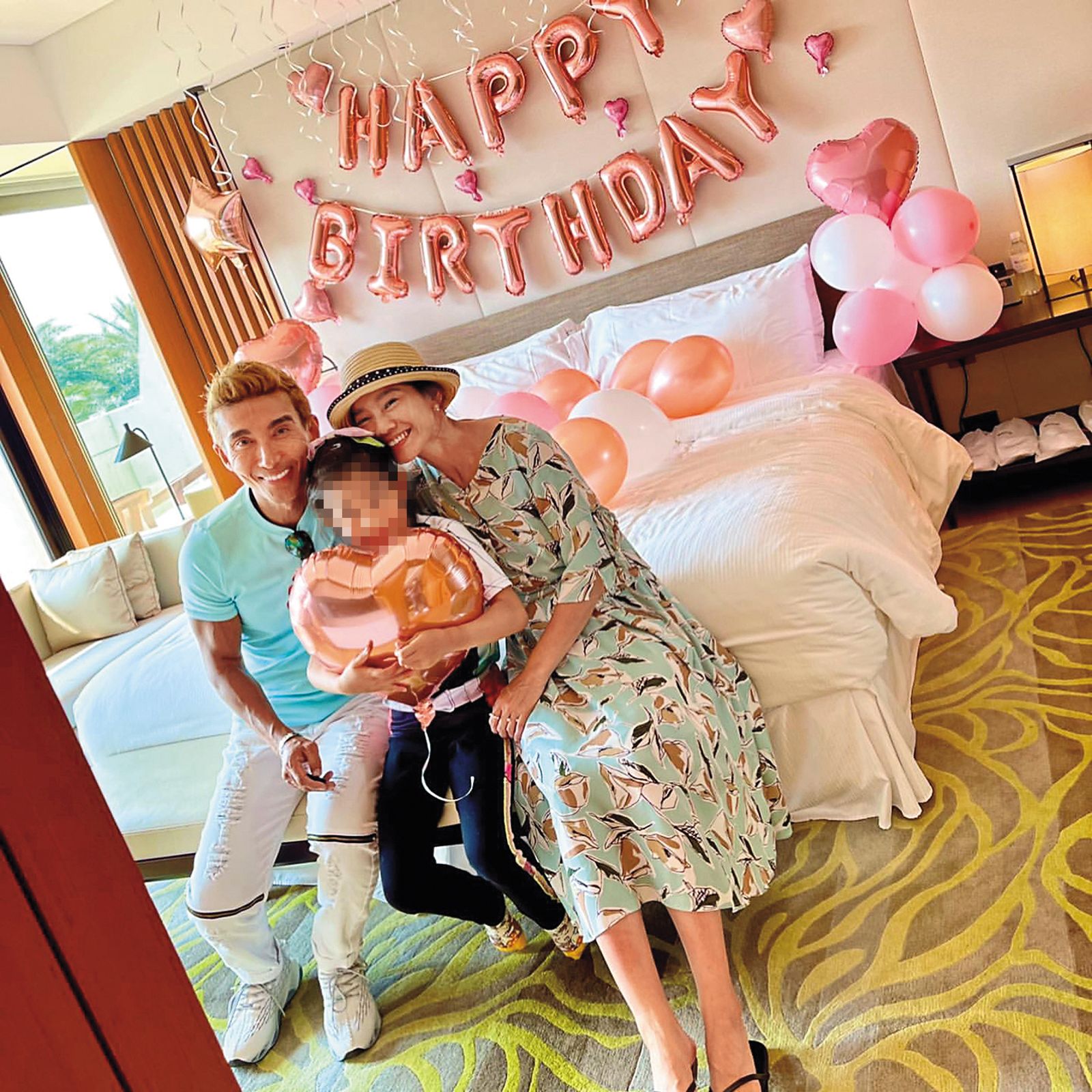 潘若迪（左）夫妻倆十分疼愛女兒，之前時常po合照秀天倫樂。（圖／翻攝自臉書）