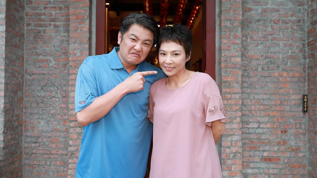 蔡佳麟(左)、楊瓊華首次搭檔演夫妻。(圖/民視提供)
