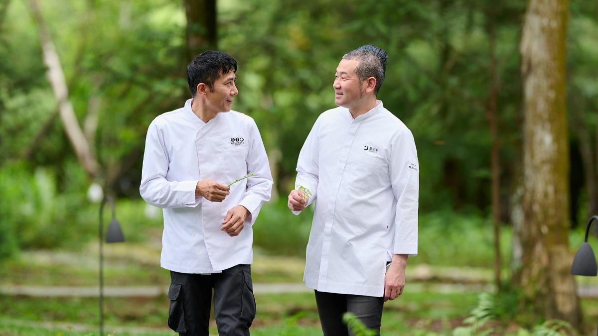 虹夕諾雅品牌顧問料理長浜田統之以及虹夕諾雅谷關料理長加川仁聯手設計五週年晚宴。(圖/業者提供)