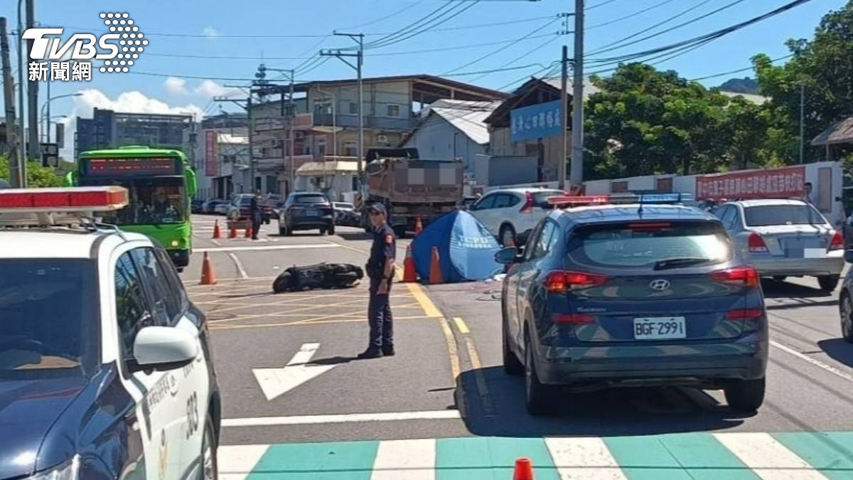 台中潭子機車違規遭砂石車輾過 男騎士「肚破腸流」慘死