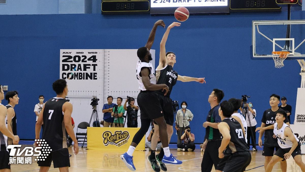 PLG、T1今天舉辦聯合體測會。(圖/葉志明攝)