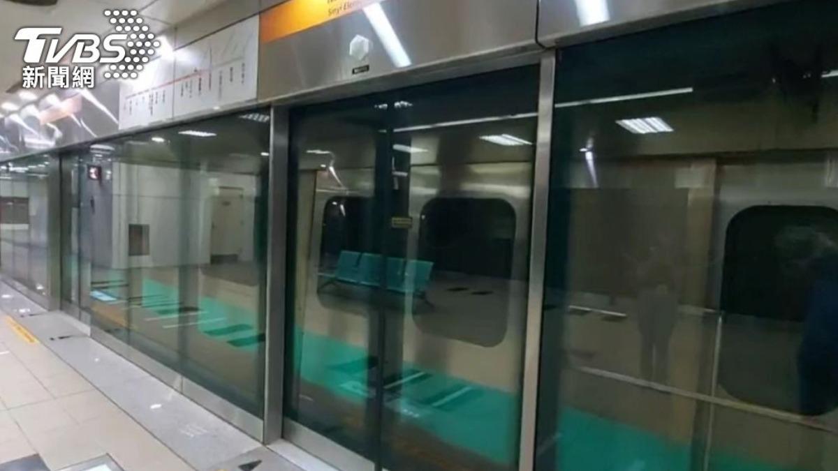 捷運沒位繞一圈…女嗆男學生「不用禮讓孕婦嗎」　他1句車廂秒安靜
