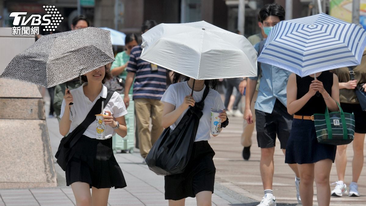 鄭明典指出，台灣高溫還會再持續幾天。（圖／胡瑞麒攝）