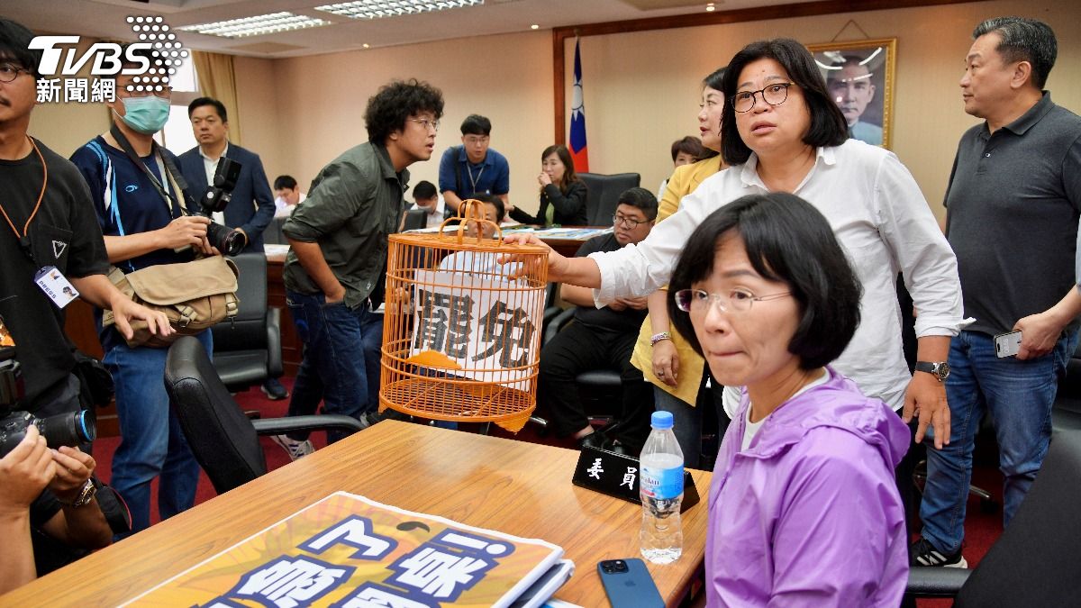 阻藍白《選罷法》!綠一早佔主席台 吳思瑤:要讓青鳥再集結嗎