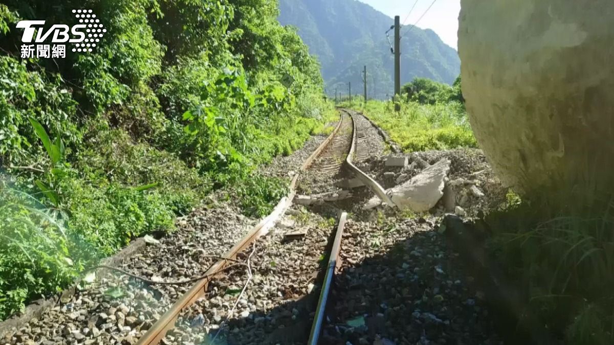 巨石砸台鐵「和仁-崇德」鋼軌路段 今搶通恢復雙線行駛