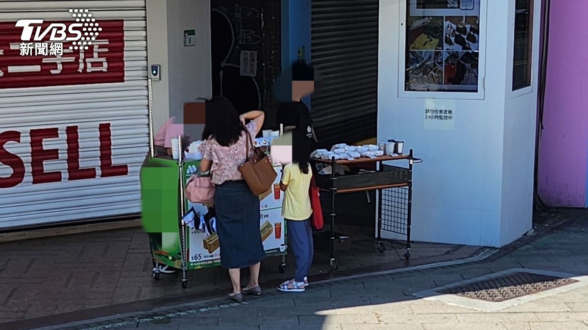 捷運站外設攤賣早餐卻嘸開發票 連鎖咖啡店遭質疑逃稅