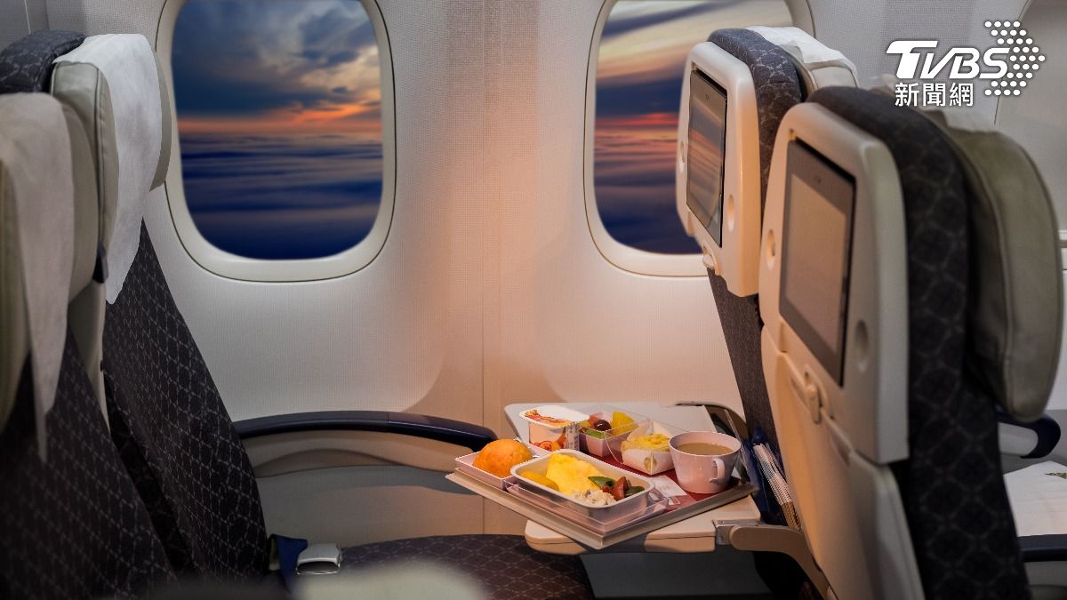 吃到壞掉飛機餐！達美航空數十名乘客不適　緊急轉降紐約