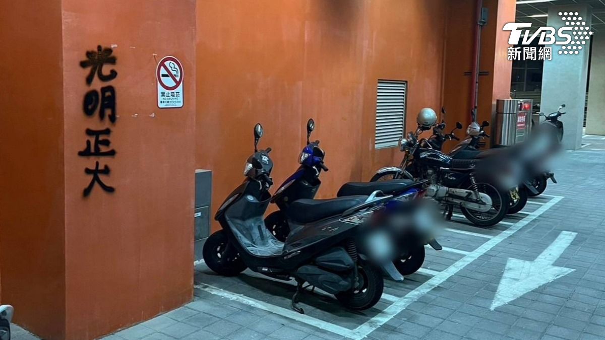 連停車場都被噴漆。(圖/TVBS)