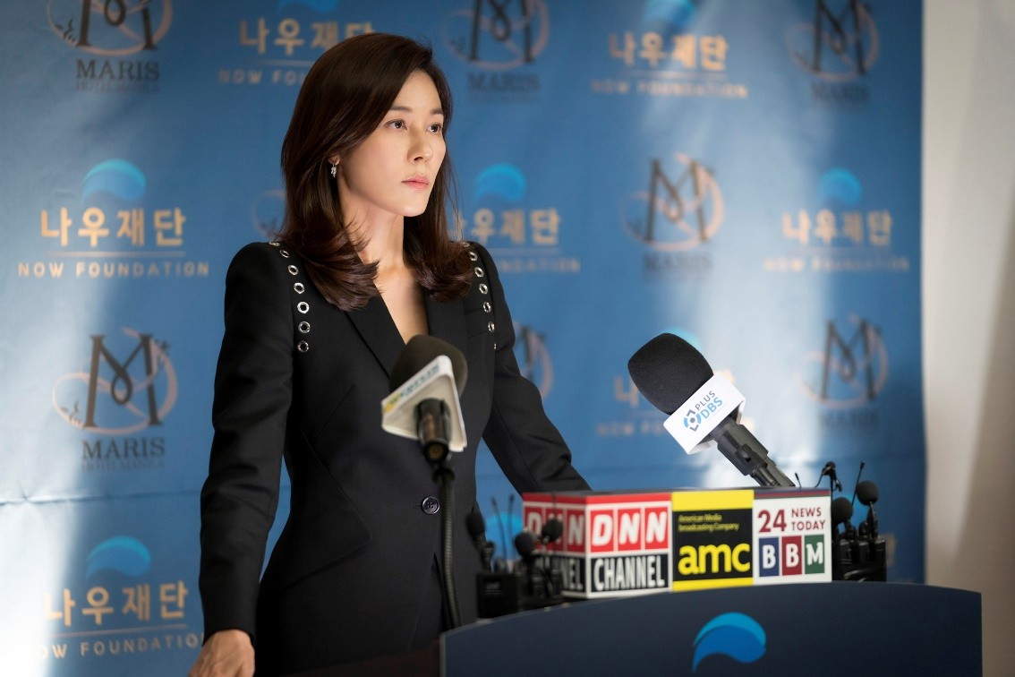 2大男星Rain 鄭智薰、鄭糠雲《紅天鵝》中與金荷娜上演禁忌之戀。(圖/Disney+提供)