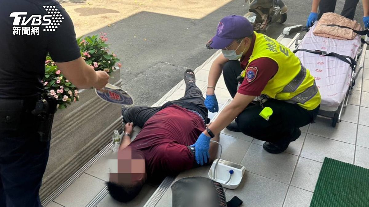 全是菠蘿麵包害的！桃園男吃完呼吸困難「爬進」派出所求救