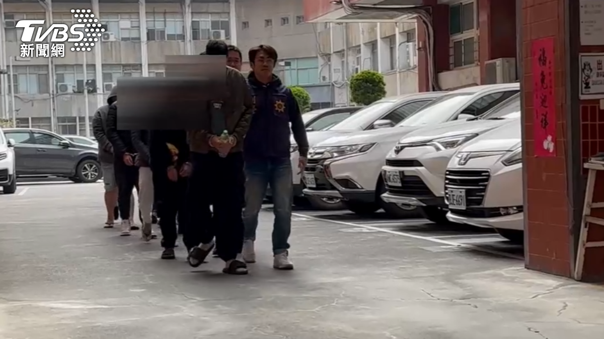 逮捕12名嫌犯。(圖/TVBS)