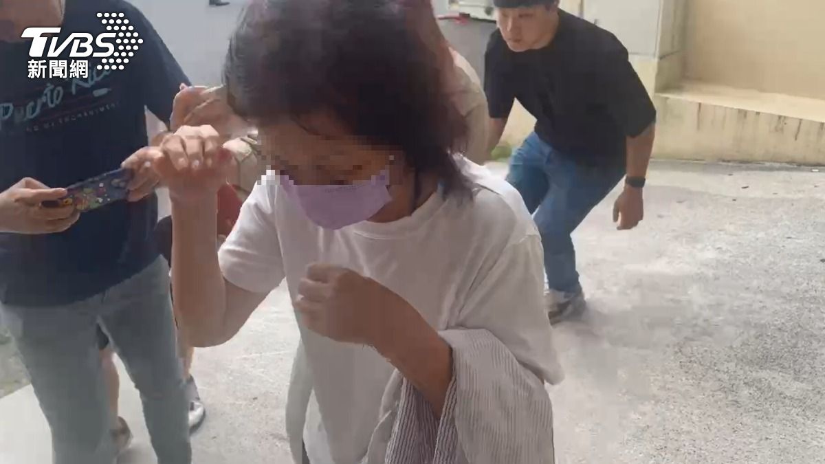 簡女的婆婆面對鏡頭不願多談。(圖/曾健銘攝)