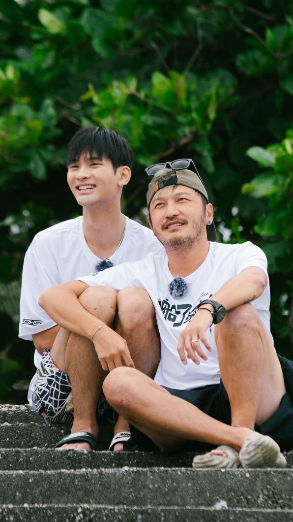 夏浦洋(左)最黏KID。(圖/三立提供)