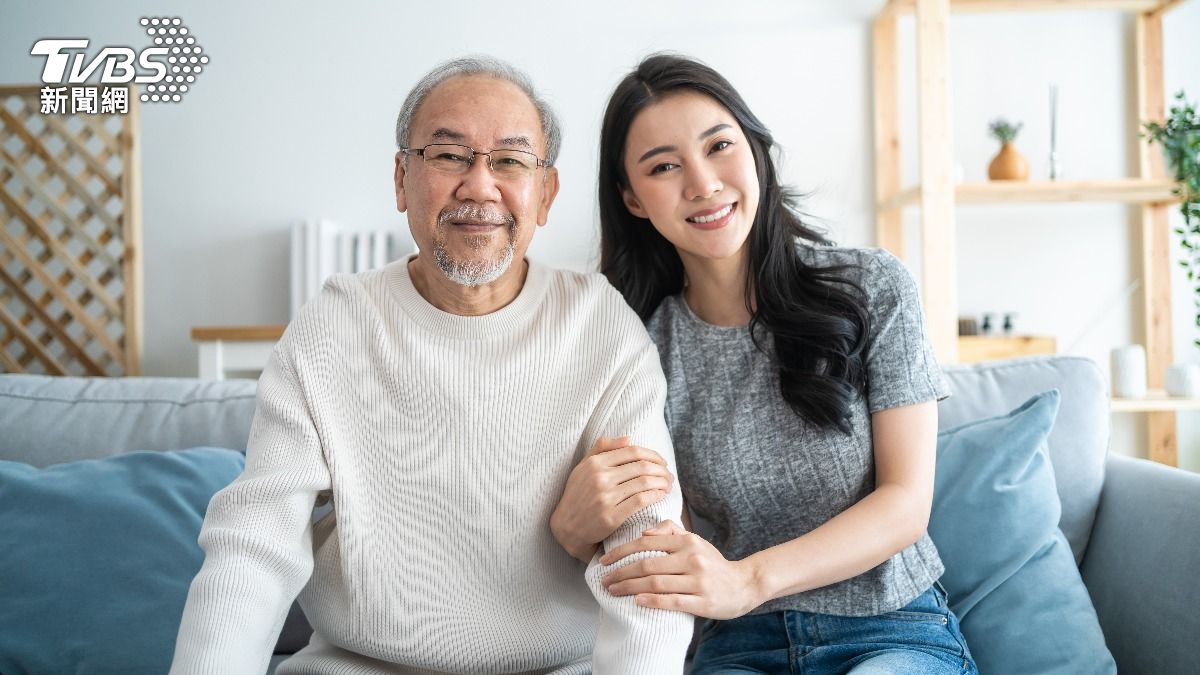 相差60歲「祖孫戀」!陸82歲老翁爽吃嫩妻 遭批怒:我有本事