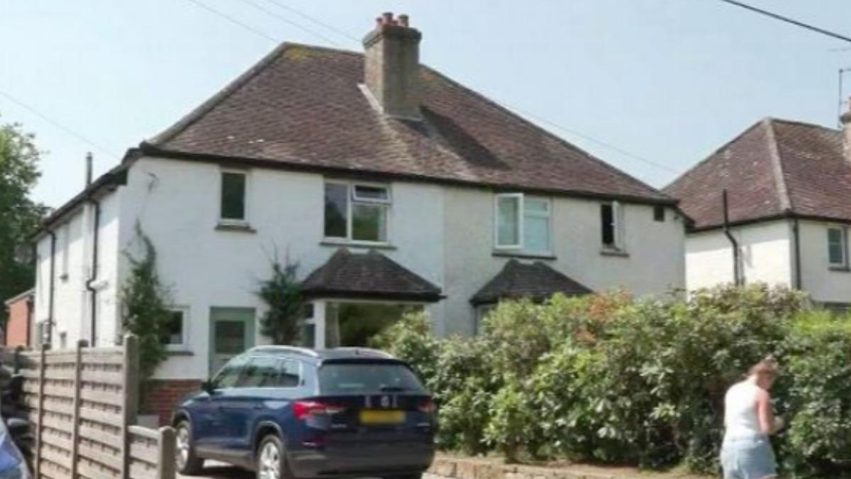 施凱爾出生在英國莎麗郡（Surrey）小鎮奧斯達特（Oxted）中非常典型的「庶民家庭」。(圖／擷取自NHK)