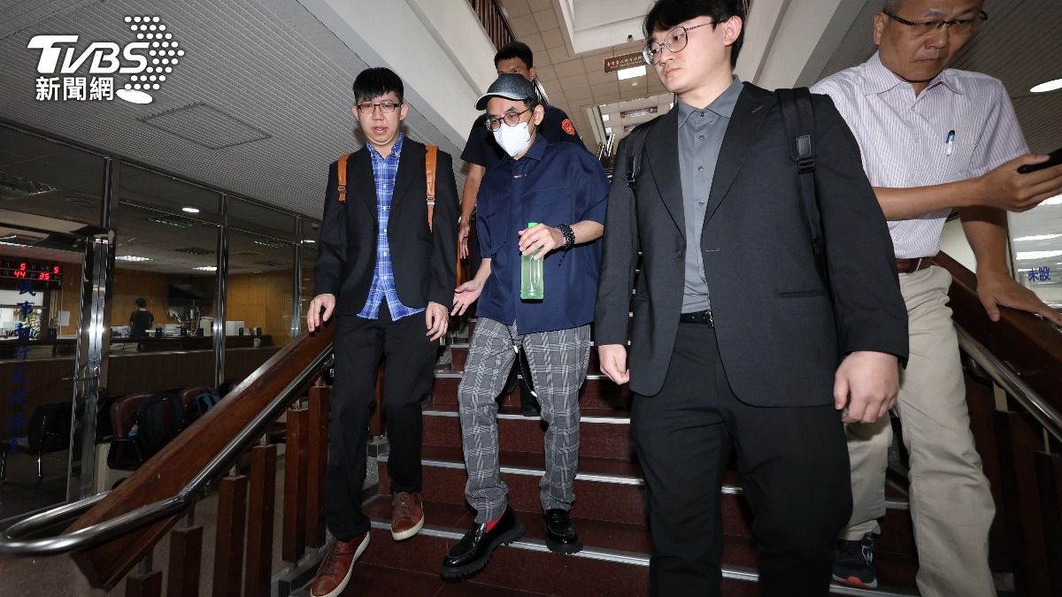 快訊／現身了！黃子佼遭K小姐控性侵　訊後離開沈默不語