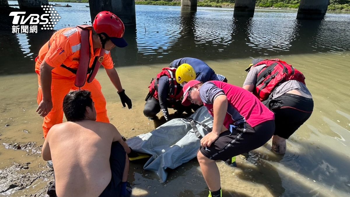 找到了!新月沙灘戲水遭捲入海裡 高中生失聯3天成冰冷遺體