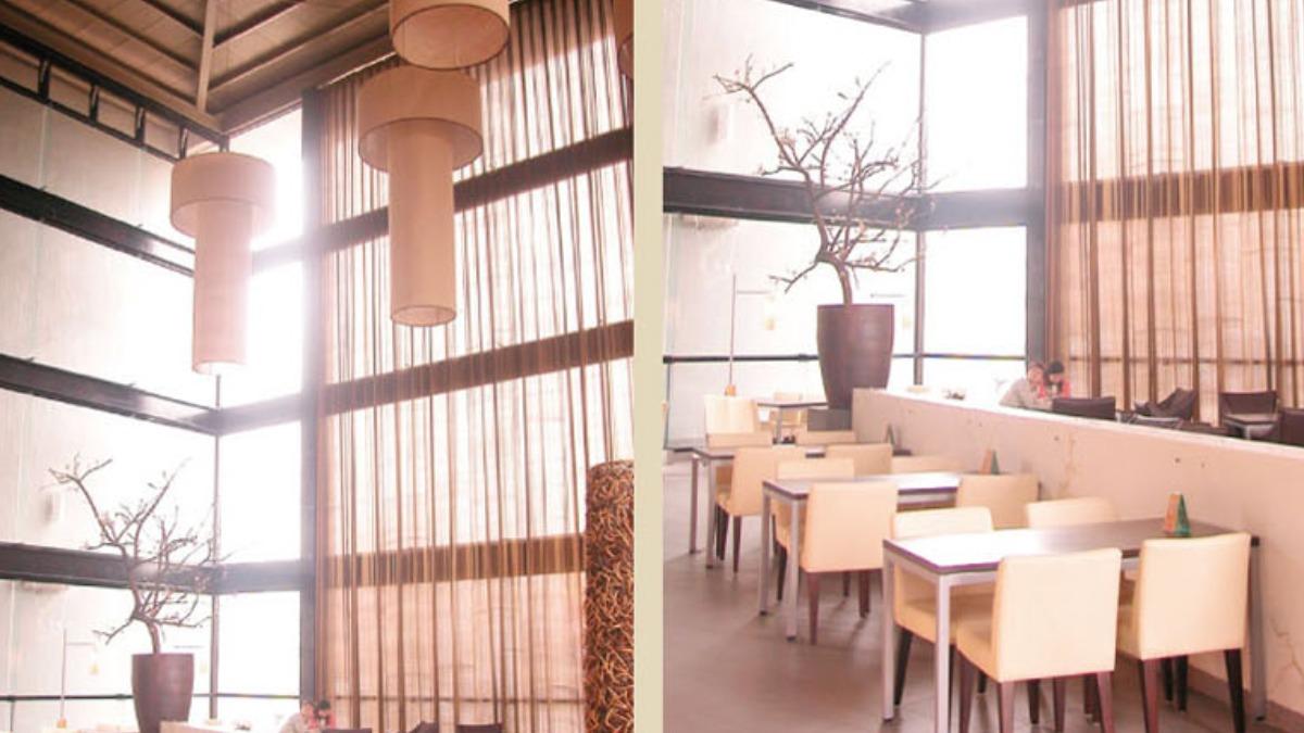 異人館岡山店日前貼出紅布條,宣布即將歇業。(圖/取自異人館官網)